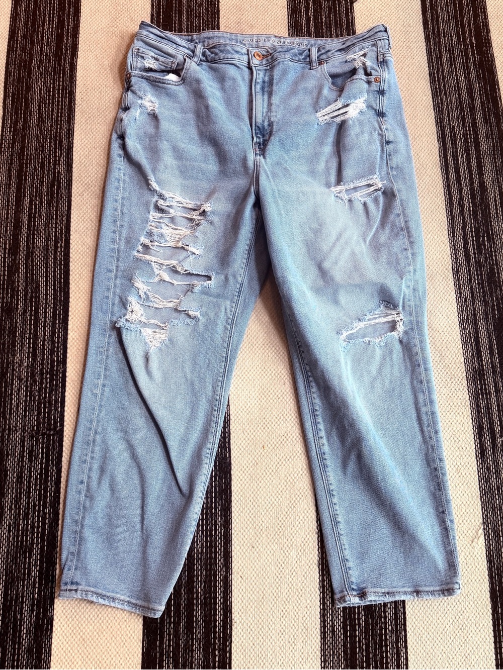 American Eagle Women's Light Blue Distressed Mom Jeans Size 18R